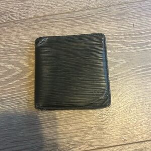Louis Vuitton BlackLeather Bi-Fold Wallet